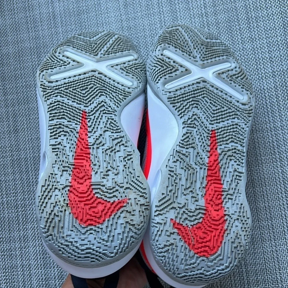 Boys Nike Hustle DX -SU21 size us7Y